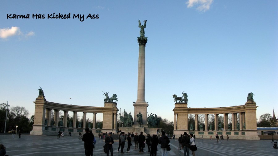 Kahramanlar meydanı