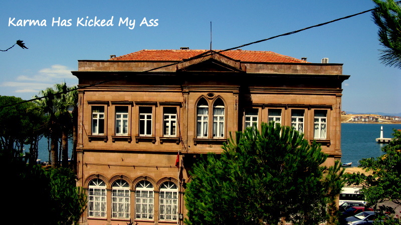 Ayvalil Vergi Dairesi Binasi