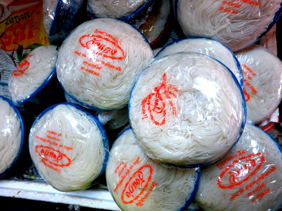 Bangkok'ta Pazar alışverişi- rice stickler