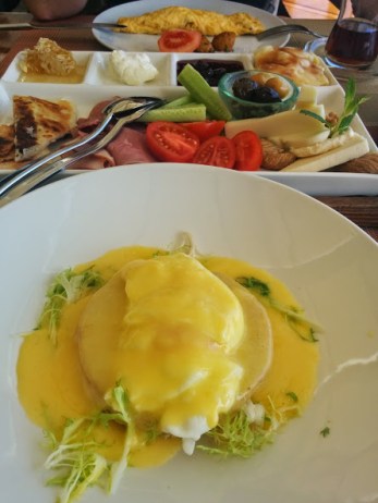 divan egg benedict